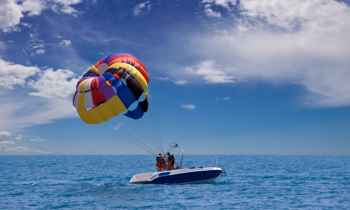 Parasailing – Fly High Over the Ocean!
